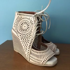 NWOT Rodillo Wedge